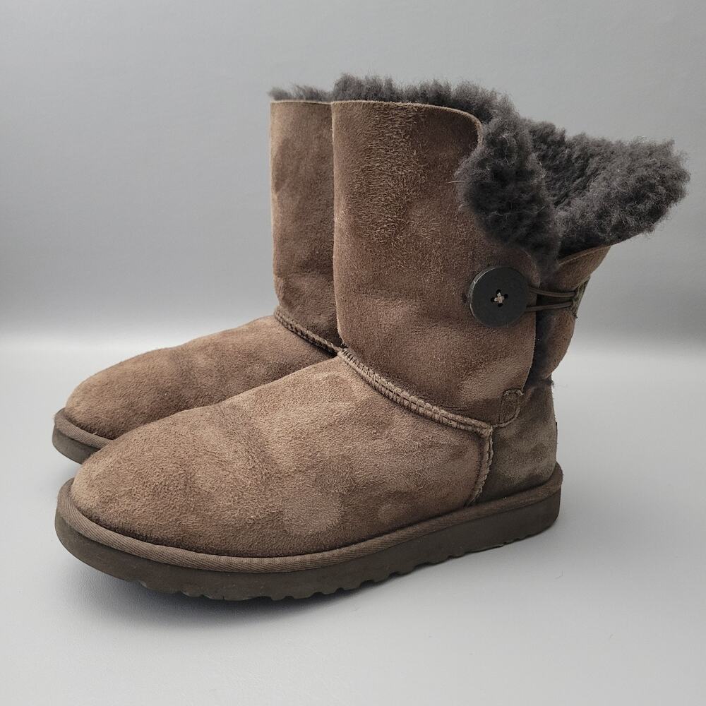 UGG Australia Bailey Button Boots Brown Suede Sheepskin 5803 Womens Size 8